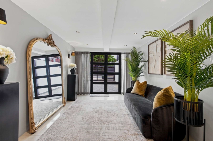 7 Bedroom Property for Sale in Oranjezicht Western Cape